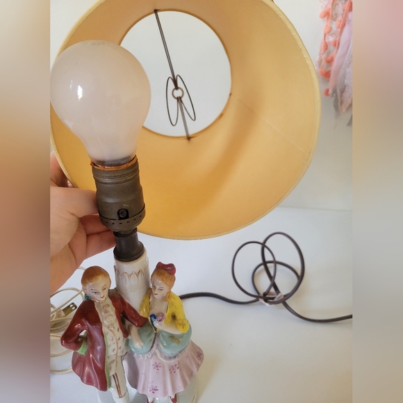 Set of two antique lamps with original shades. - Picture 3 of 3